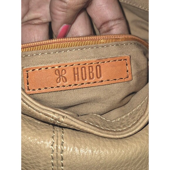 Hobo Taupe Pier Leather Purse Small Crossbody Lightweight Bag Adjustable Strap - Picture 5 of 7